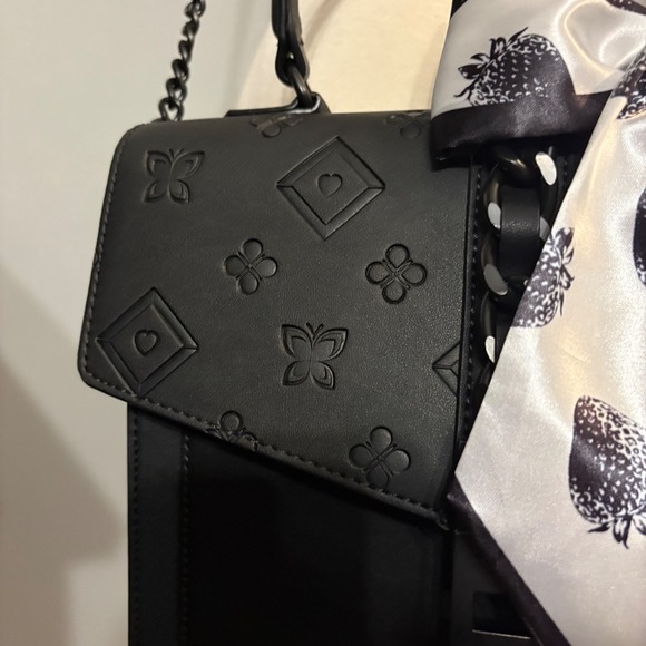 NWT ALDO Black Purse Butterfly/Heart‎ Embossed; Black/White Strawberry Scarf - Picture 4 of 10